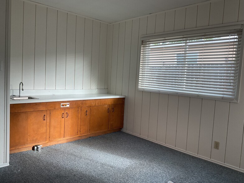 More Photos Of 626 Civic Center Dr, Vista Medical For Lease
