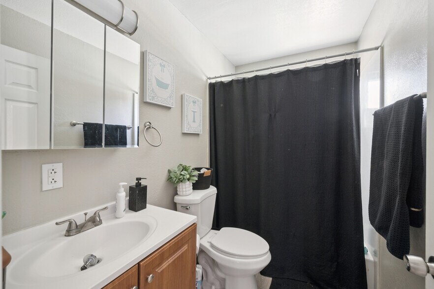 More Photos Of 550 Berry Ave, Hayward Apartments For Sale