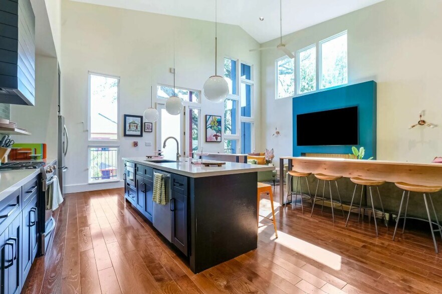 More Photos Of 1726-1730 Clio St, New Orleans Hospitality For Sale