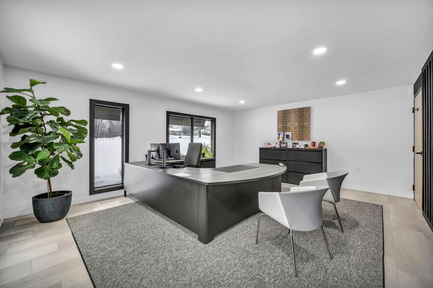 More Photos Of 1929 E Royalton Rd, Broadview Heights Office For Lease