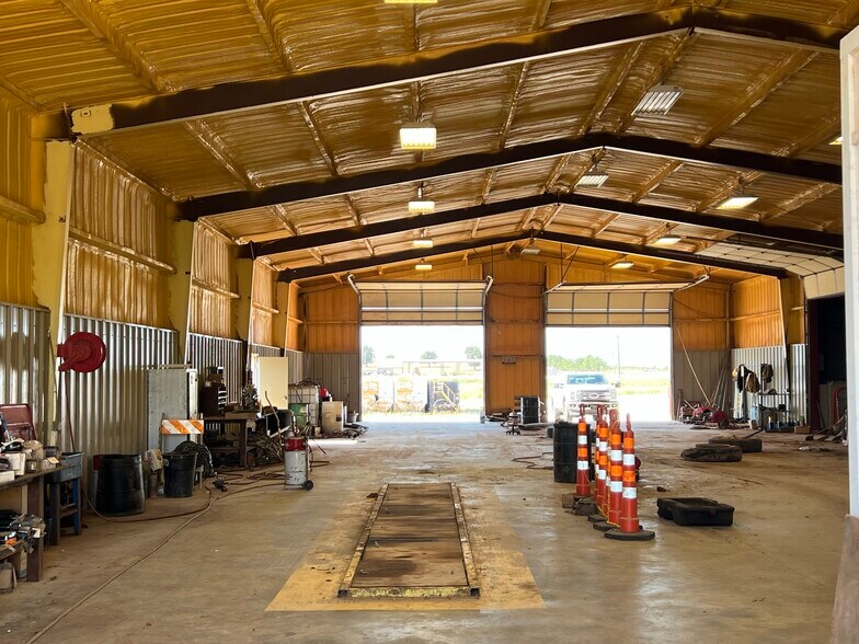 More Photos Of 13616 N 2920 Rd, Dover Warehouse For Sale