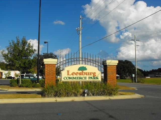 More Photos Of 124-146 Park Center St, Leesburg Light Manufacturing For Lease