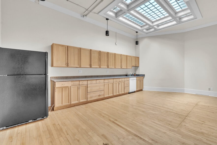 More Photos Of 26-28 S Tejon St, Colorado Springs Restaurant For Lease