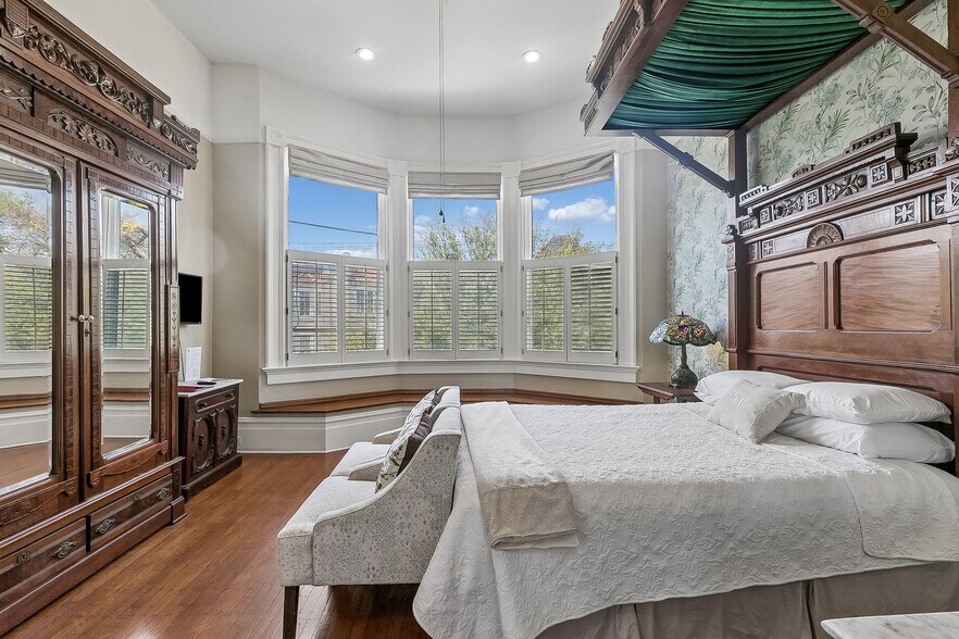 More Photos Of 2727 Saint Charles Ave, New Orleans General Retail For Sale