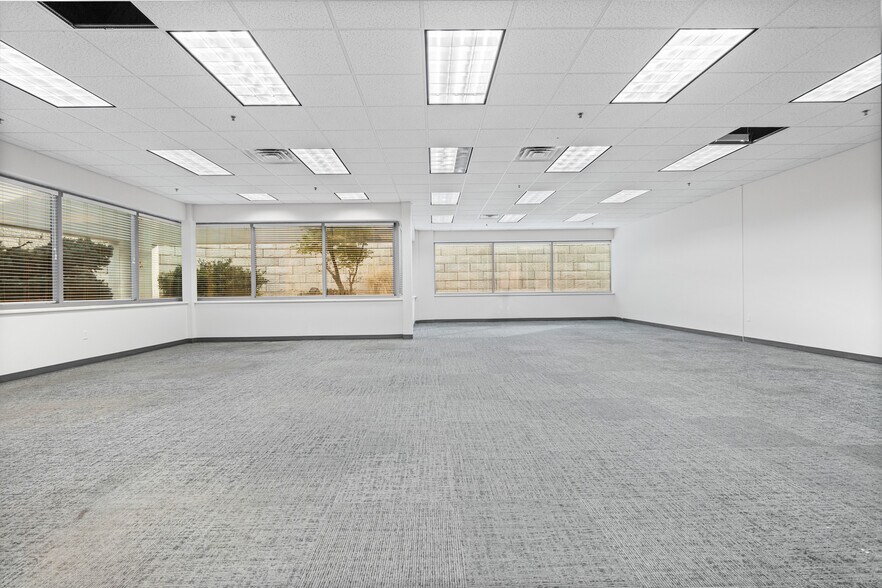 More Photos Of 1365 W Business Park Dr, Orem Office For Lease