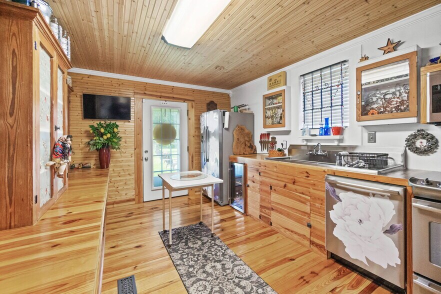 More Photos Of 1748 Georgia St, Alford Specialty For Sale