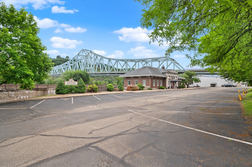 More Photos Of 500 Chadwick St, Sewickley Medical For Sale