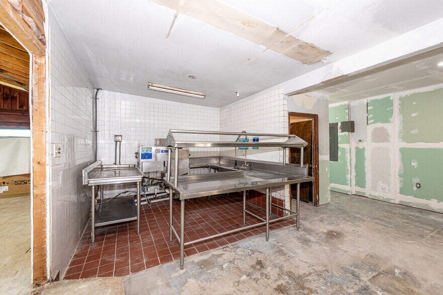 More Photos Of 8123 E Lamar Alexander Pky, Townsend Restaurant For Sale