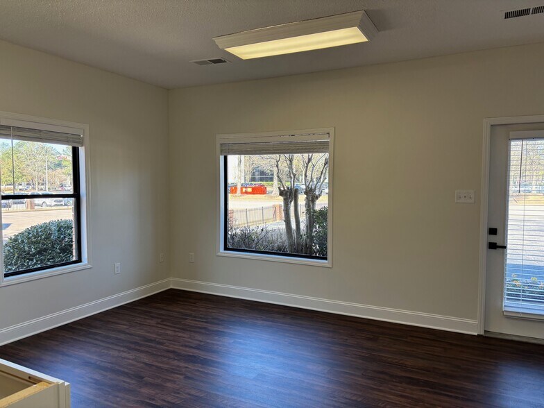 More Photos Of 86 Timber Creek Dr, Cordova Medical For Lease