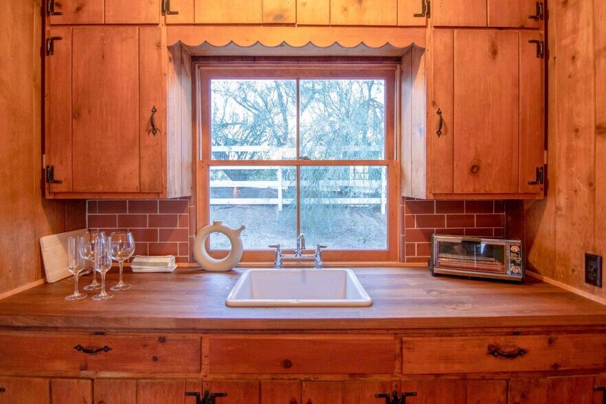 More Photos Of 61589 Division St, Joshua Tree Hotel For Sale