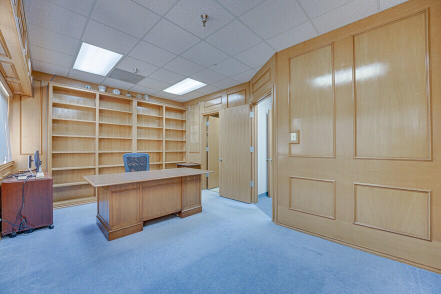 More Photos Of 2909 S Hampton Rd, Dallas Medical For Sale