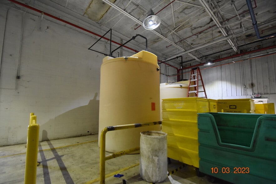 More Photos Of 956 N Broadway St, Greenville Distribution For Sale