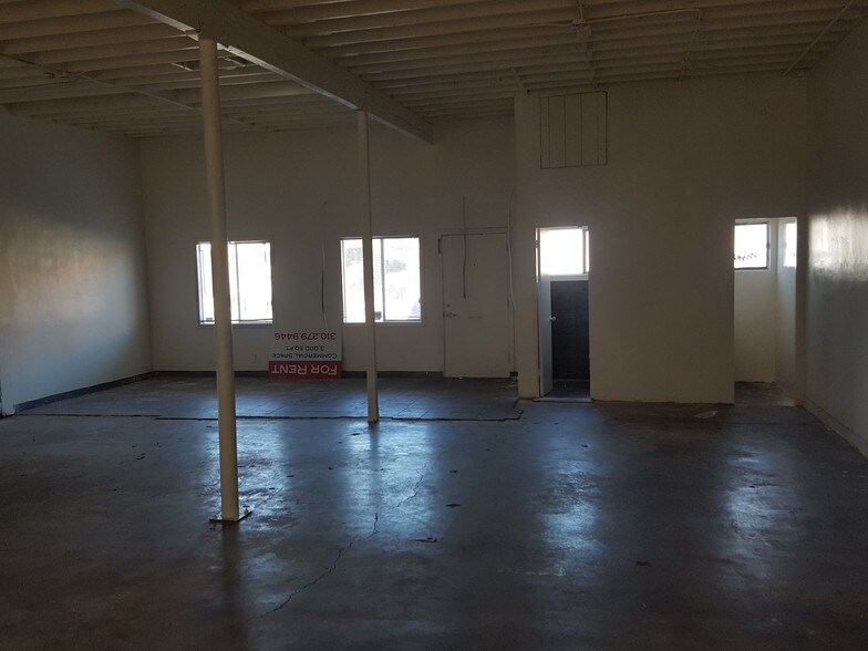 More Photos Of 4612 Manhattan Beach Blvd, Lawndale Warehouse For Lease