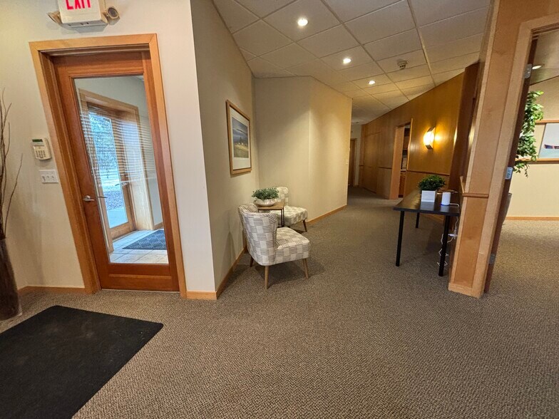 More Photos Of 2238-2240 Edgewood Ave S, Minneapolis Flex For Sale