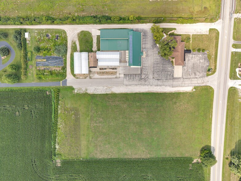More Photos Of 585 Seacliff Dr, Kingsville Freestanding For Sale