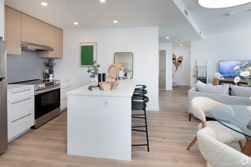 More Photos Of 515 Cottonwood Av, Coquitlam Apartments For Lease