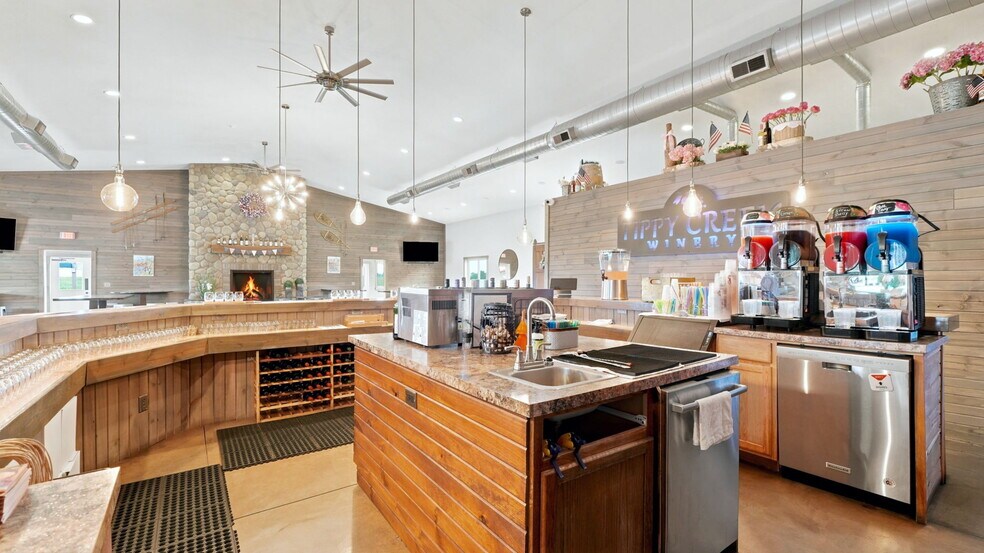 More Photos Of 5920 N 200 E, Leesburg Hospitality For Sale