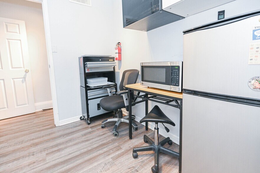 More Photos Of 37 Dundas St W, Mississauga Storefront Retail Residential For Sale