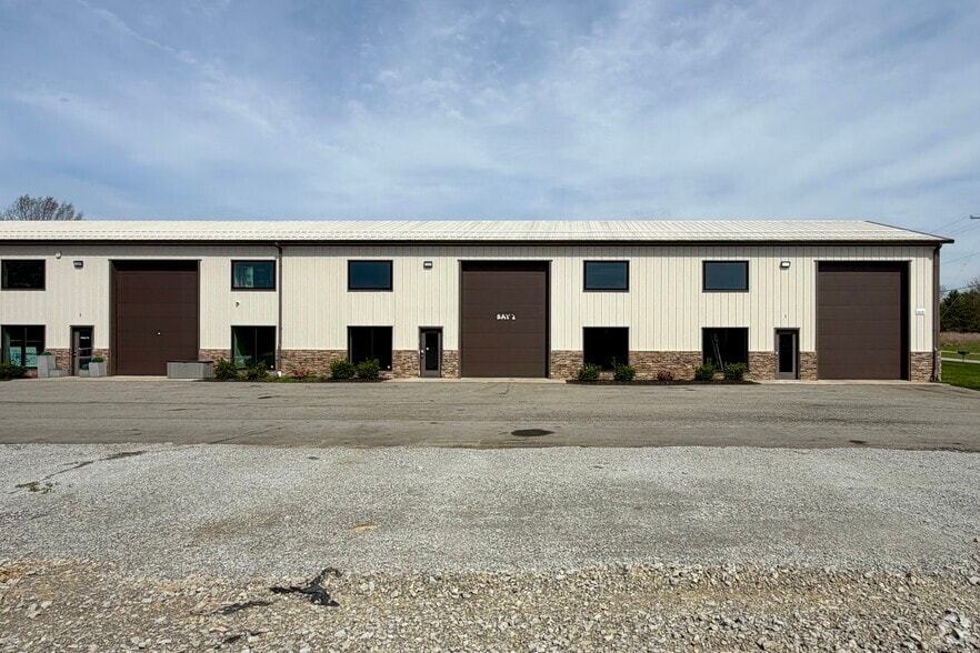 More Photos Of 1020 D W Griffith Ln, La Grange Flex For Lease