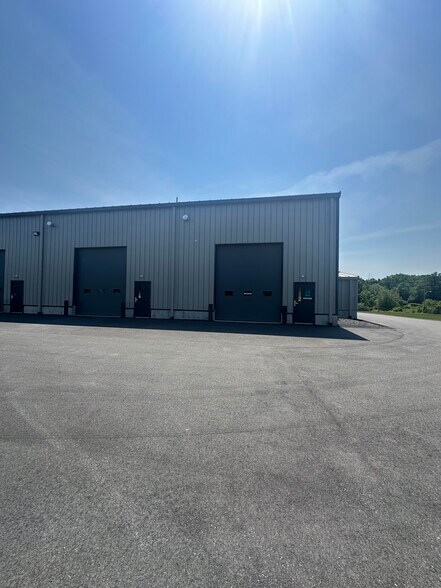 More Photos Of 1 Royson Dr, Kingston Warehouse For Lease