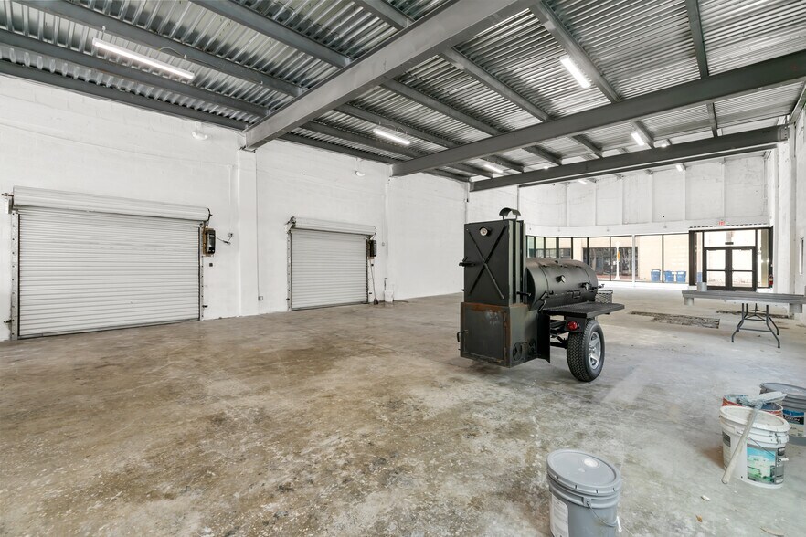 More Photos Of 1529-1531 Lee St, Fort Myers Bar For Sale