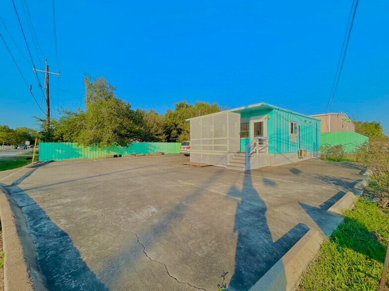 Primary Photo Of 927 27th St, San Leon Manufactured Housing Mobile Home Park For Sale