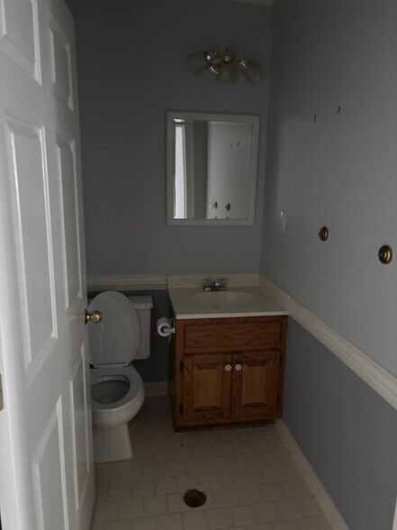 More Photos Of 112 Governors Sq, Peachtree City Office For Lease