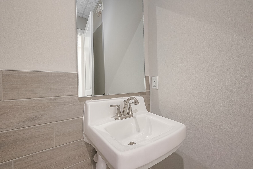 More Photos Of 26717 Westheimer Pky, Katy Medical For Sale