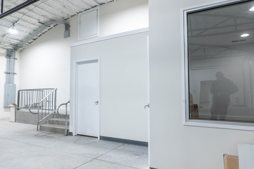 More Photos Of 122 Atando Ave, Charlotte Service For Lease