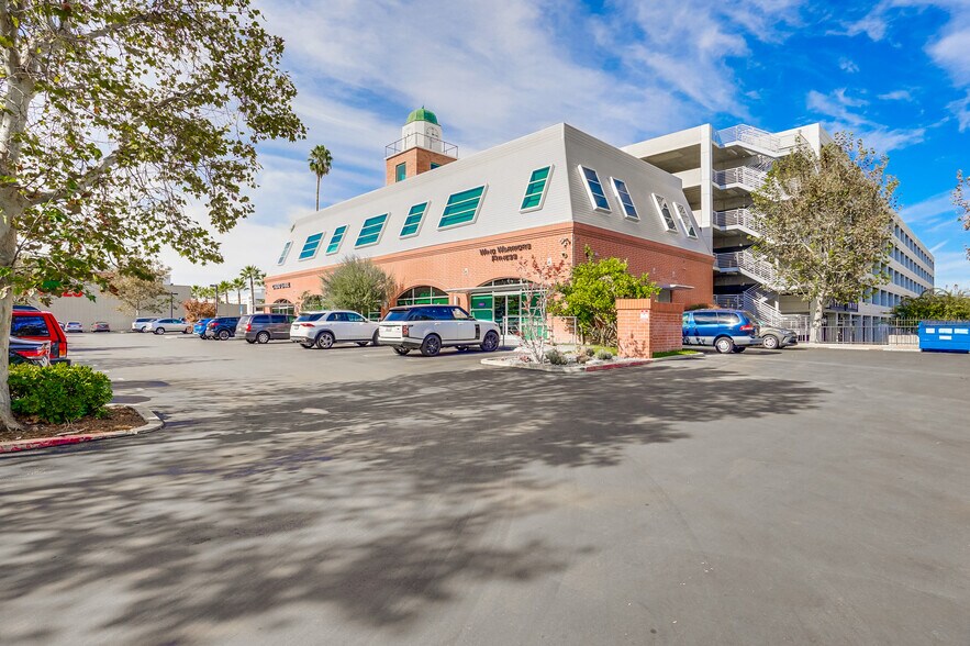 More Photos Of 21747 Erwin St, Woodland Hills Office For Sale