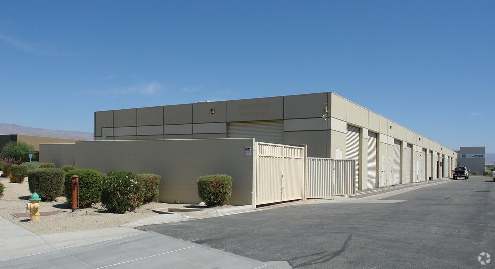 More Photos Of 77-775 Jackal Dr, Palm Desert Service For Lease
