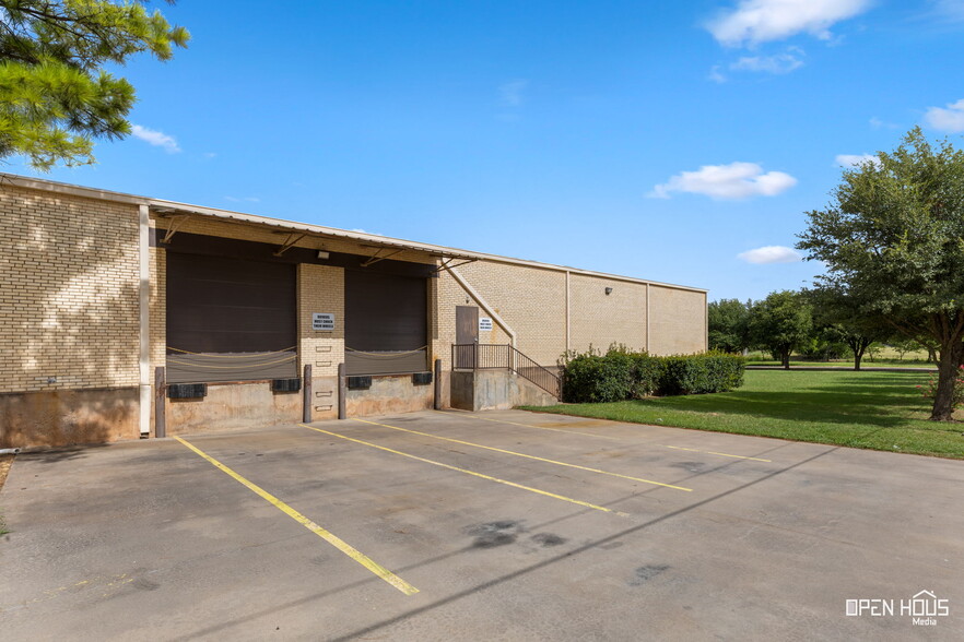 More Photos Of 2200 5th St, Wichita Falls Warehouse For Sale