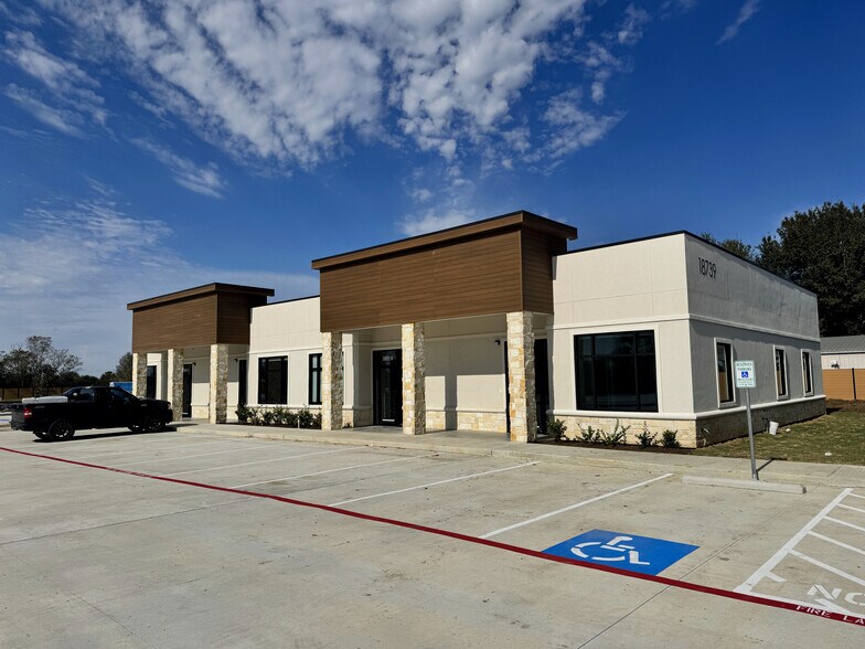 More Photos Of 18707 Mueschke Rd, Cypress Office For Lease