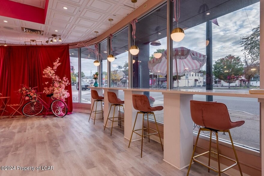 More Photos Of 447 Market St, Kingston Freestanding For Sale