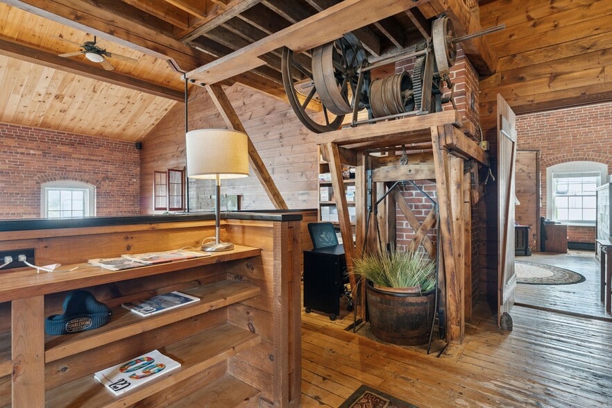 More Photos Of 26 Howland St, Plymouth Office For Sale