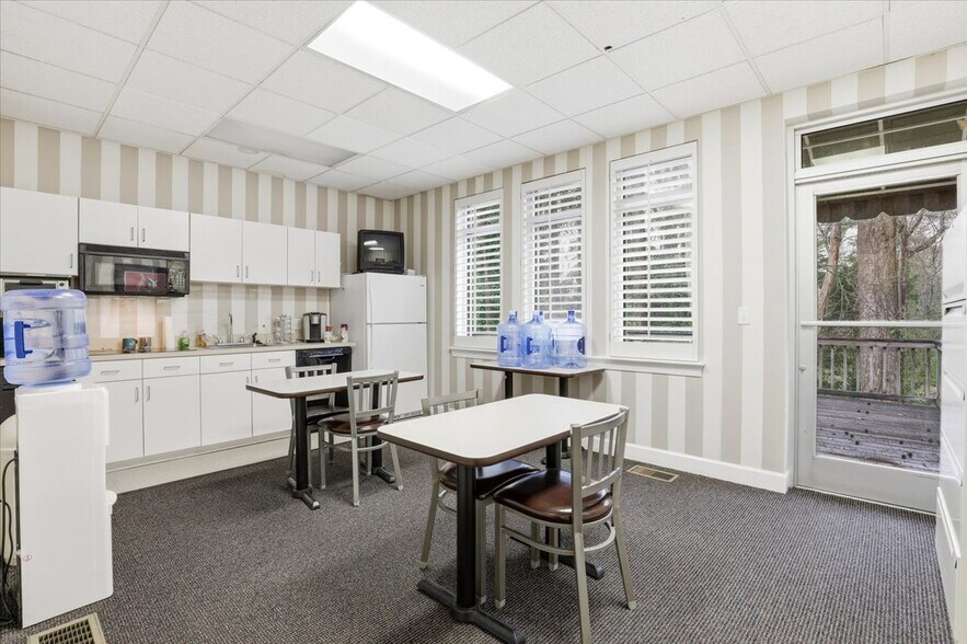 More Photos Of 2120 N Queen St, Kinston Office For Lease