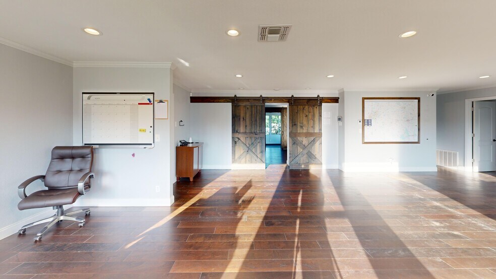 More Photos Of 8117 US Highway 69 N, Tyler Office For Sale