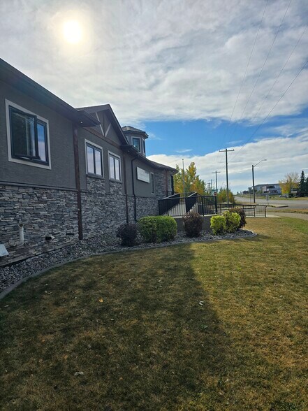 More Photos Of 110 Pelican Pl, Sylvan Lake Office For Sale