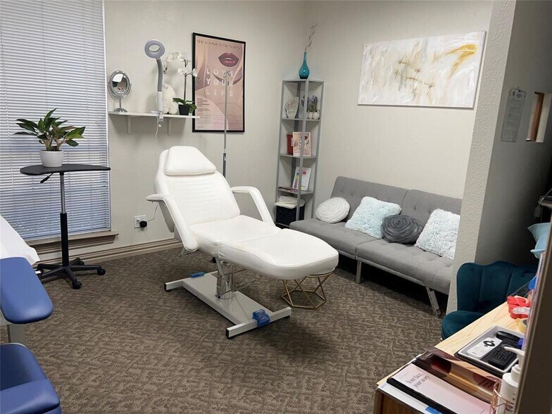 More Photos Of 2606 Harwood Rd, Bedford Medical For Sale