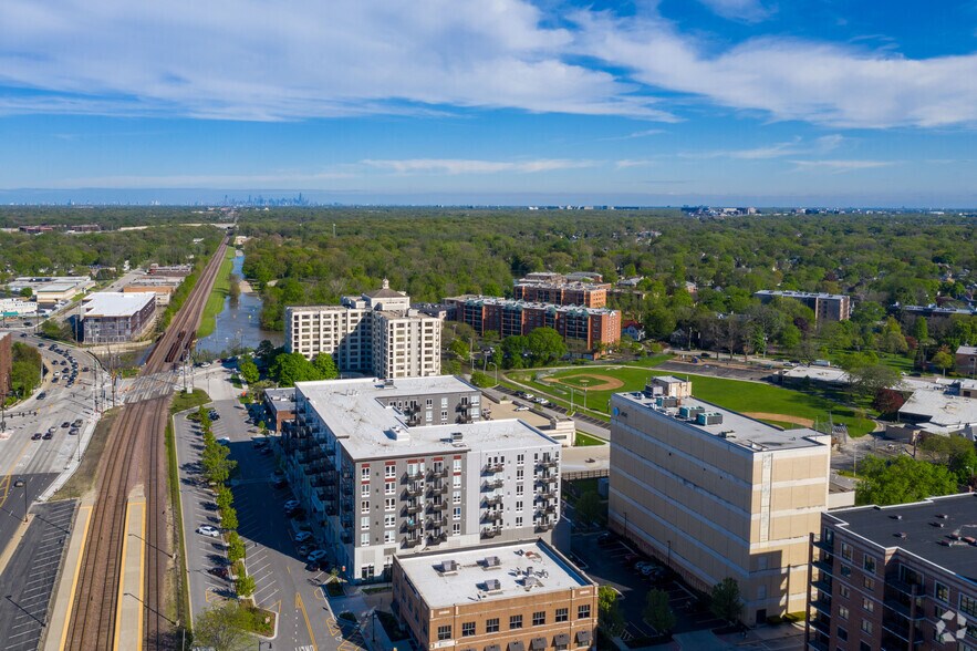 More Photos Of 1555 Ellinwood Ave, Des Plaines Apartments For Lease