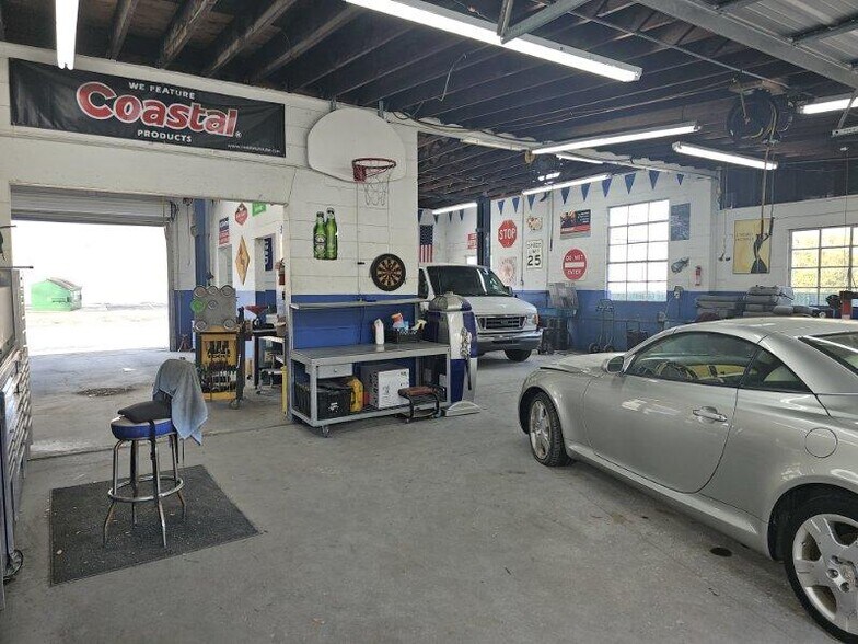 More Photos Of 3536 Morrow St, Jacksonville Auto Repair For Sale