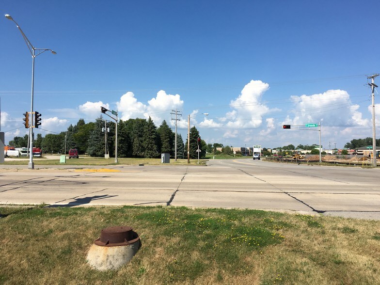 More Photos Of 1701-1703 N Casaloma Dr, Appleton Land For Sale