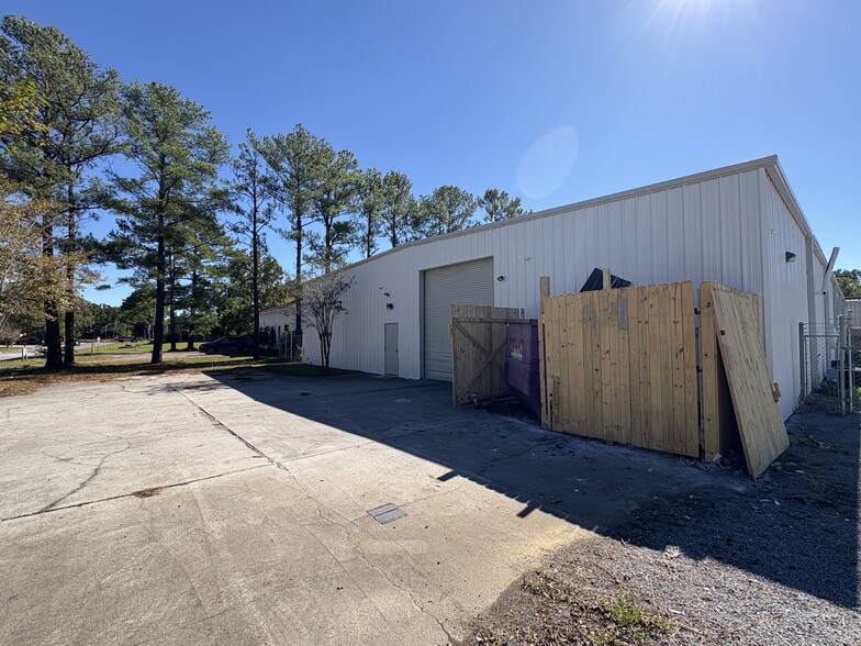 More Photos Of 3209 Industry Dr, Charleston Warehouse For Lease