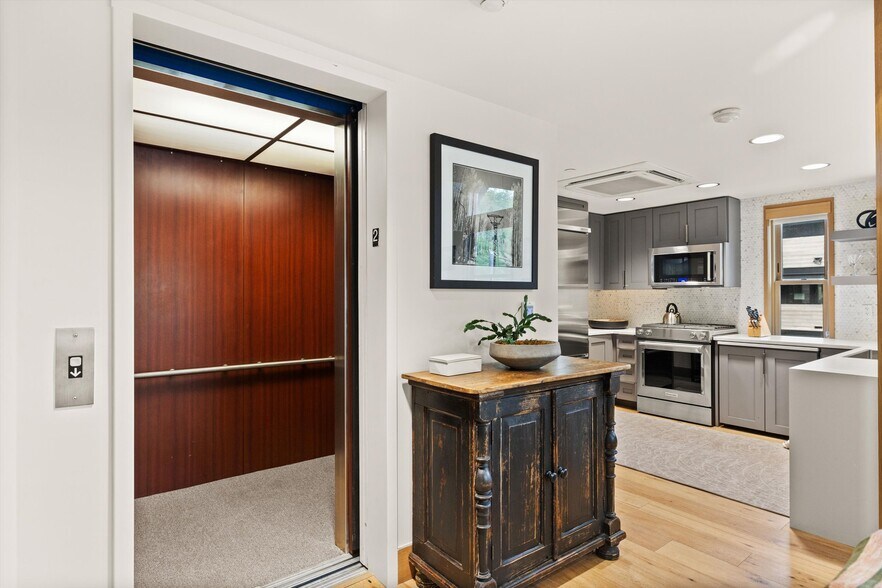 More Photos Of 122 W Main St, Aspen Office Residential For Sale