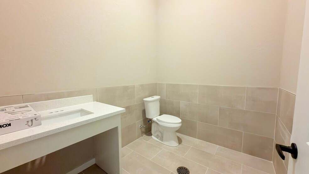 More Photos Of 3522 N Mason Rd, Katy Warehouse For Lease