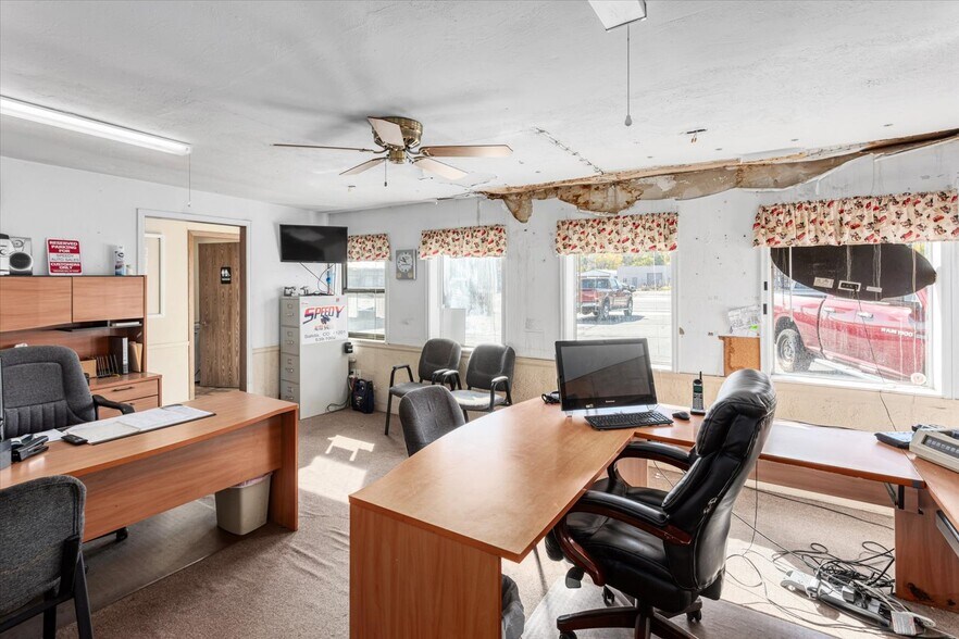 More Photos Of 1002 E Rainbow Blvd, Salida Office For Sale