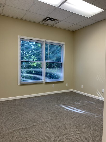 More Photos Of 2305 Hurstbourne Village Dr, Louisville Office For Lease