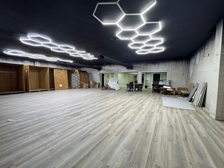 More Photos Of 263 S E St, San Bernardino Showroom For Lease