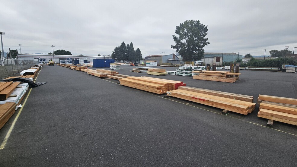More Photos Of 642 Commerce Ave, Longview Lumberyard For Sale