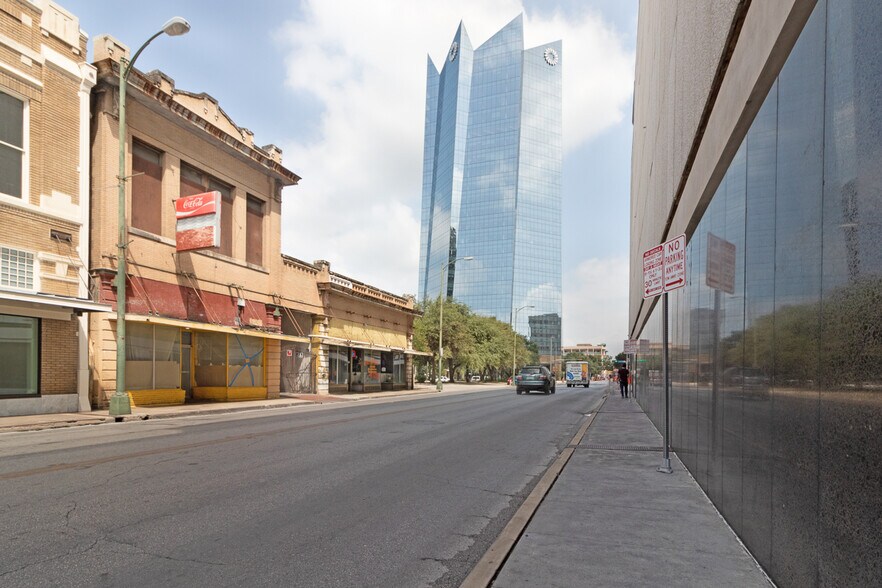 More Photos Of 111-113 N Flores St, San Antonio Storefront Retail Residential For Sale